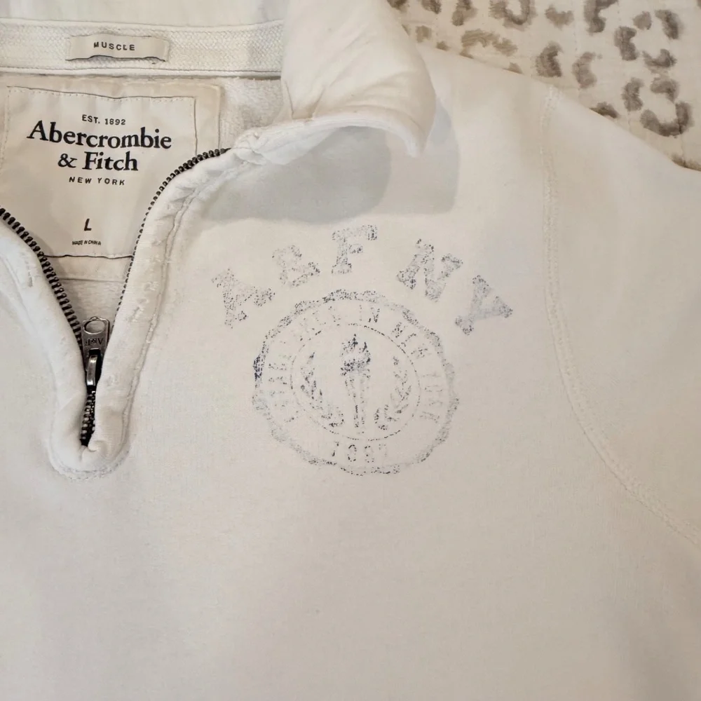 Abercrombie & Fitch Distressed 1/4 Zip Muscle Sweatshirt; White/Grey; Women's L - Picture 9 of 14